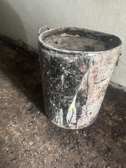 Sprzedam beczke lepiku do podgrzania. Prawdziwa  smoła