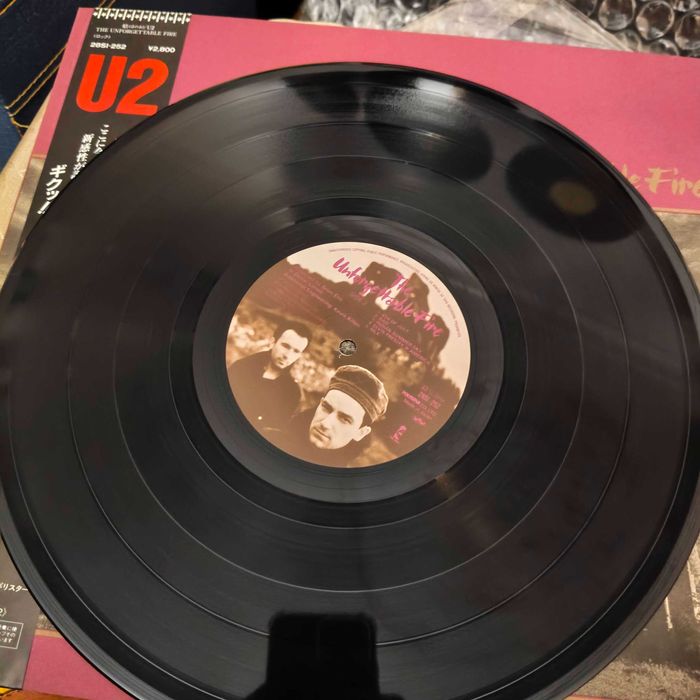 LP Vinil U2 – The Unforgettable Fire (edição japonesa, 1984)