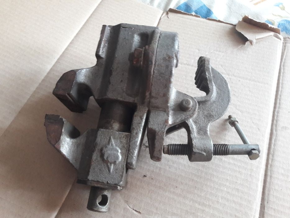 Тиски старые советские