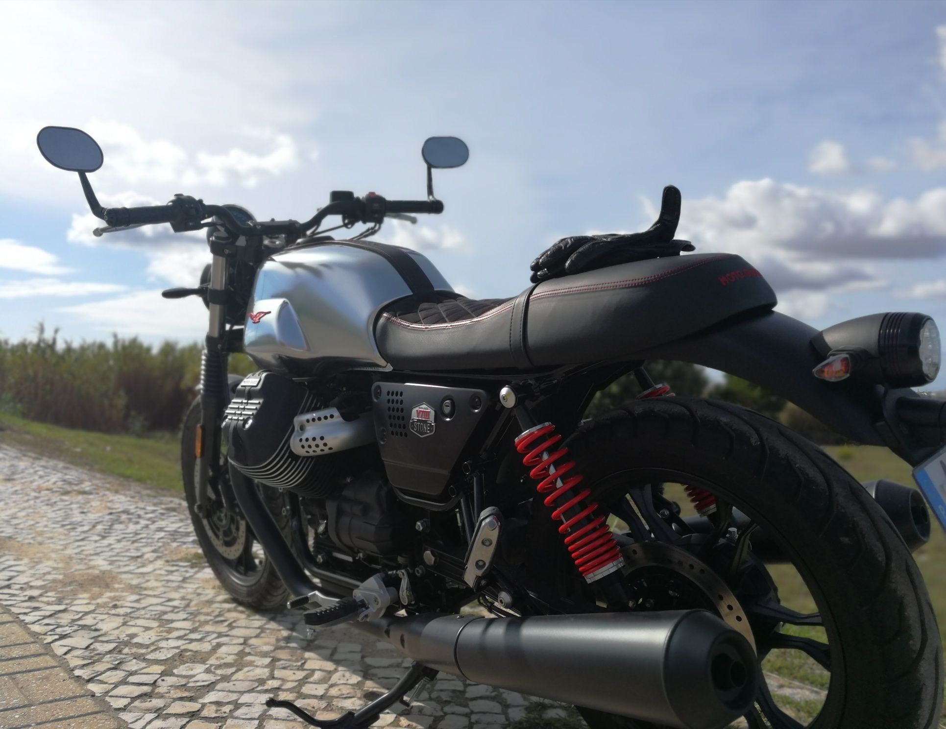 Escapes Moto Guzzi V7III originais