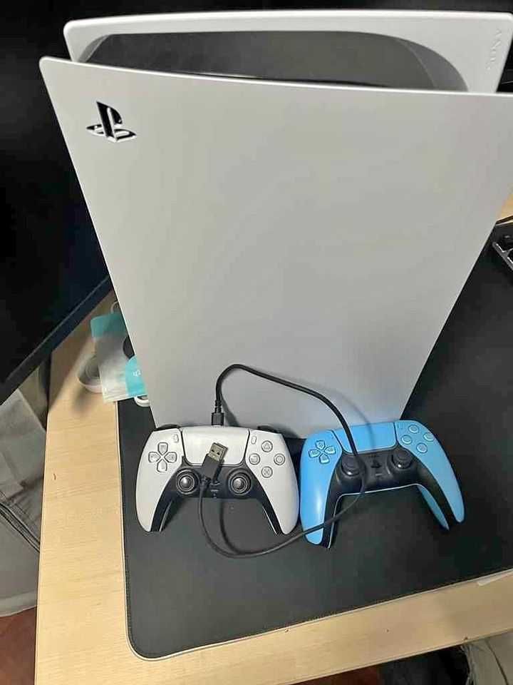 PlayStation 5 + Comando SONY + 14 JOGOS (Ano 2023)