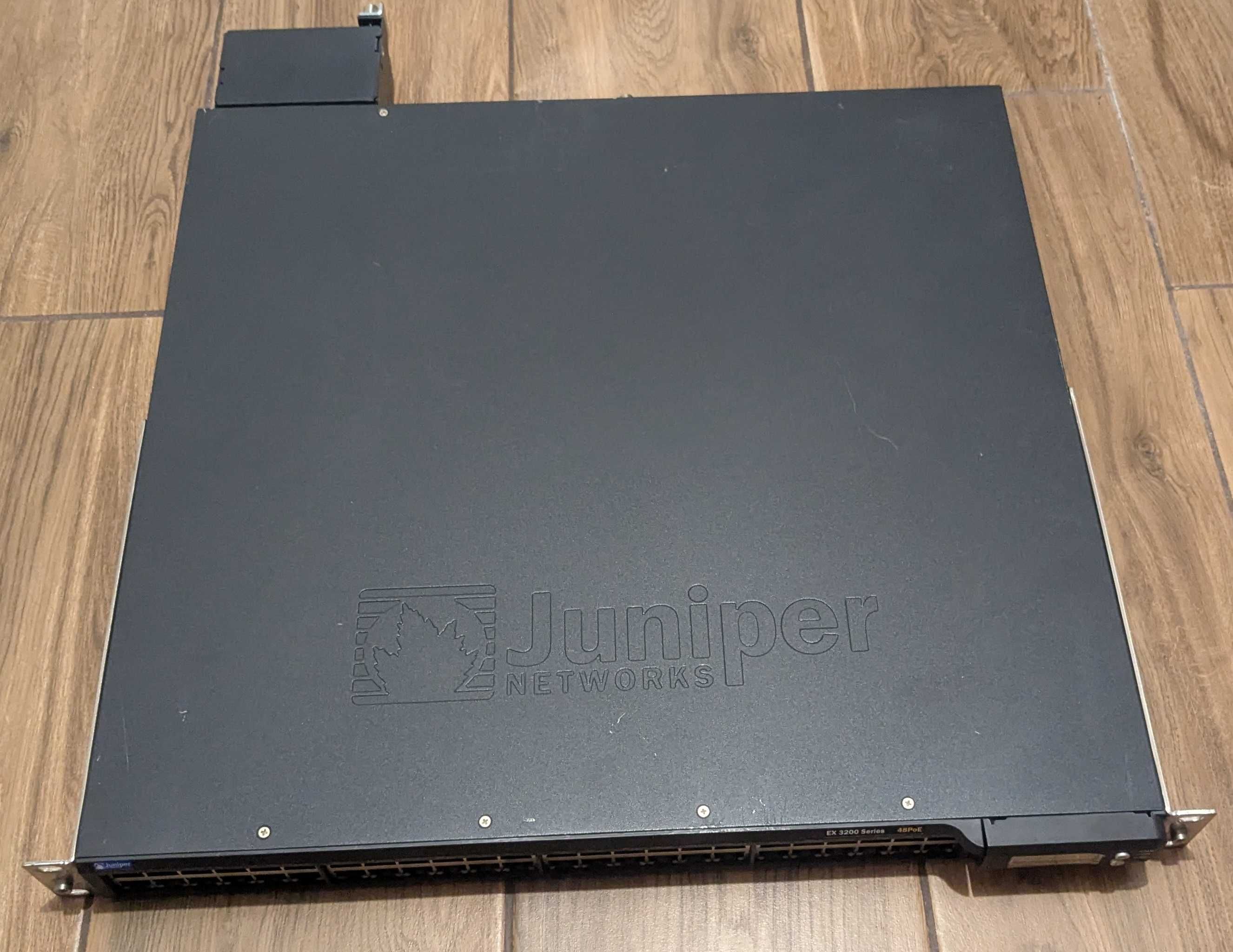 Switch Juniper EX3200-48P 48x Gigabit PoE+, Zasilacz AC, jak nowy