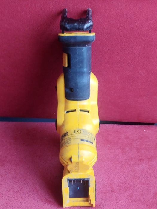 Piła szablasta dewalt dcs387