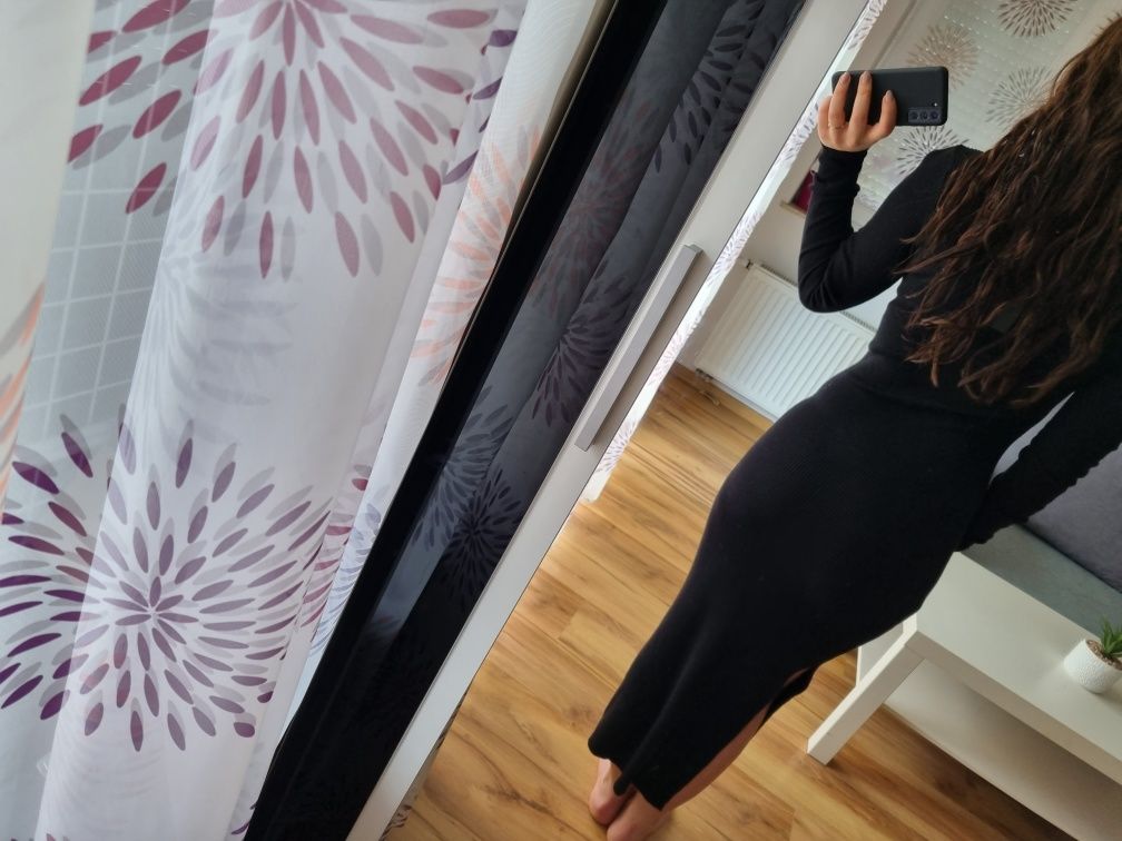 Nowa sweterkowa czarna sukienka midi z rozcięciem na długi rękaw r. S