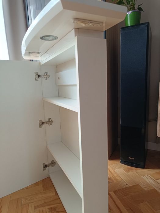 Szafka łazienkowa z lustrem