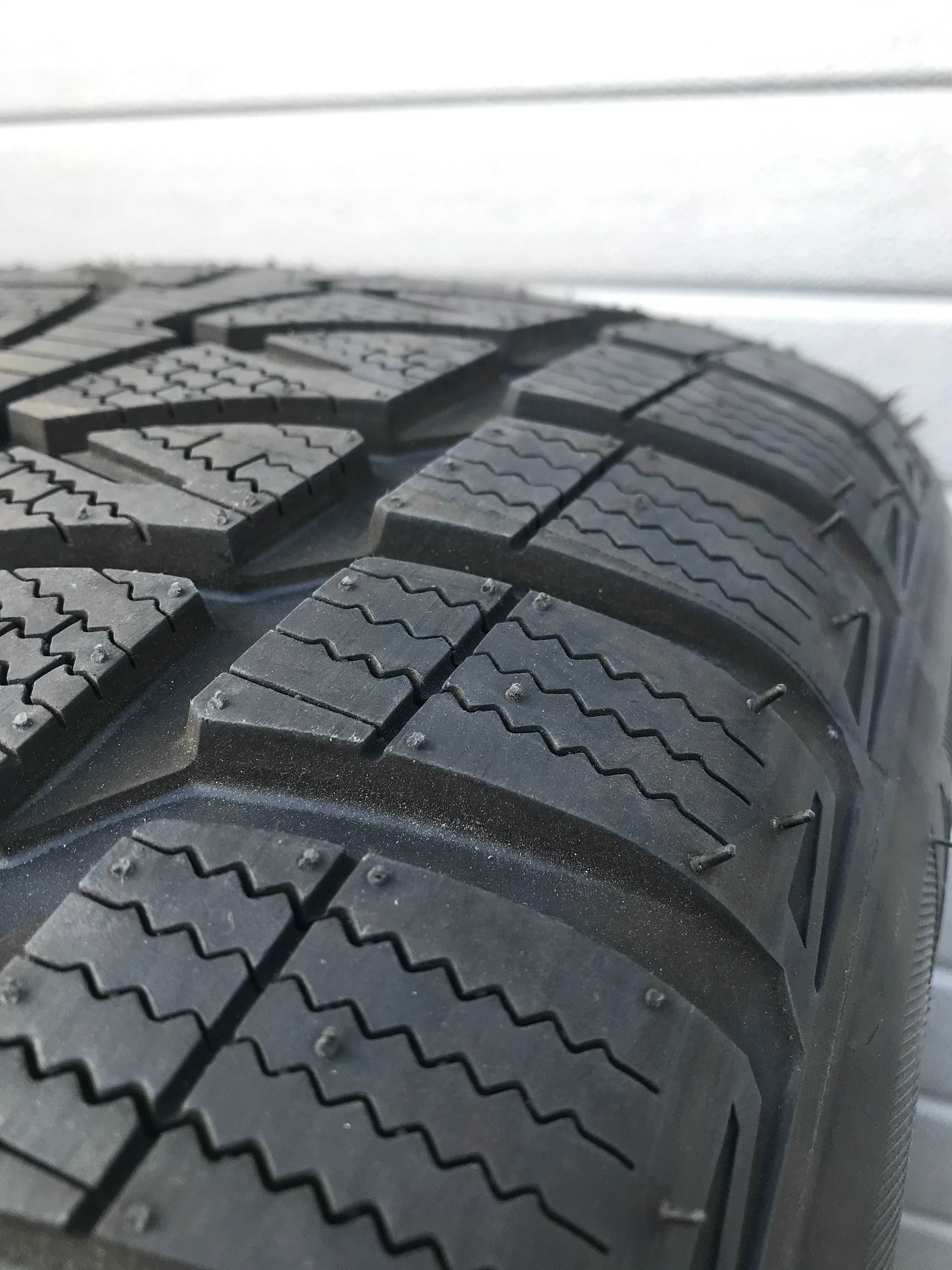 Продам Bridgestone Blizzak LM-80 Evo 265/50 R20 107V (1шт.) Новая!