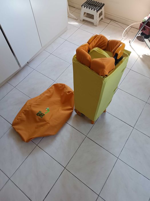 Caminha de bebe com rodas. pratica para levar para passeios