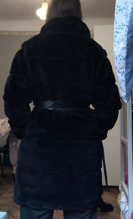 Шубка чорна з поясом