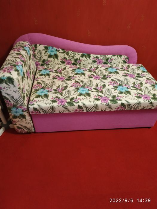 Продається підлітковий диван зовсім новий.