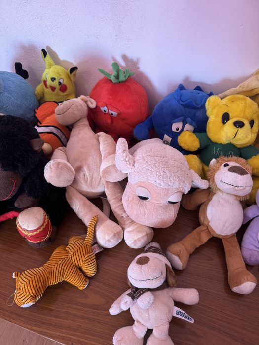 Varios peluches em bom estado