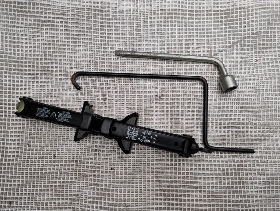 Toyota Corolla Verso 2 II 04-09 lewarek podnośnik klucz wysyłka OLX