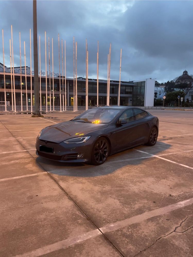 Tesla model S long range plus