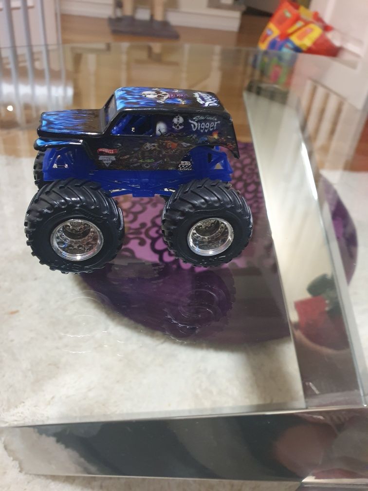 HOT WHEELS - 1 Monster Truck