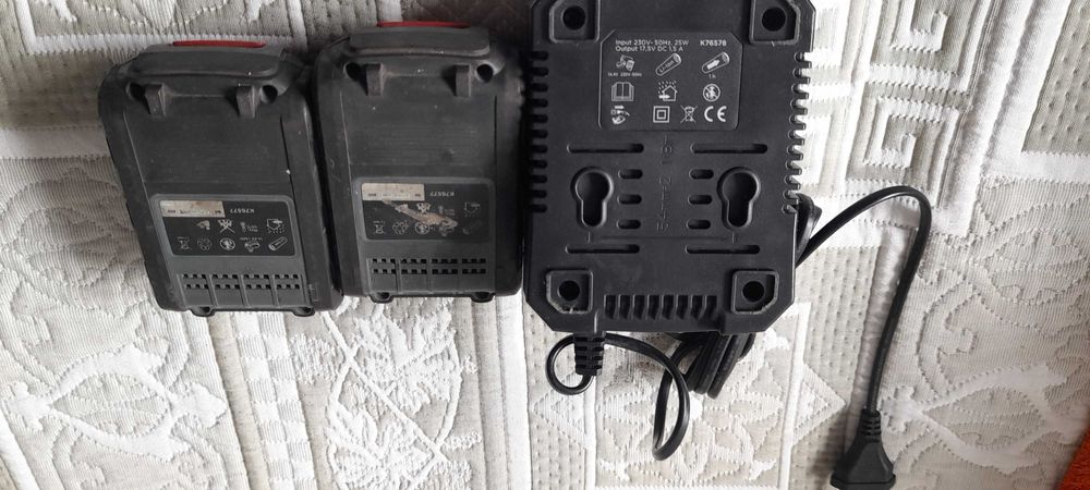 ładowarka do wkrętarki 14,4 V +dwa akumulatory