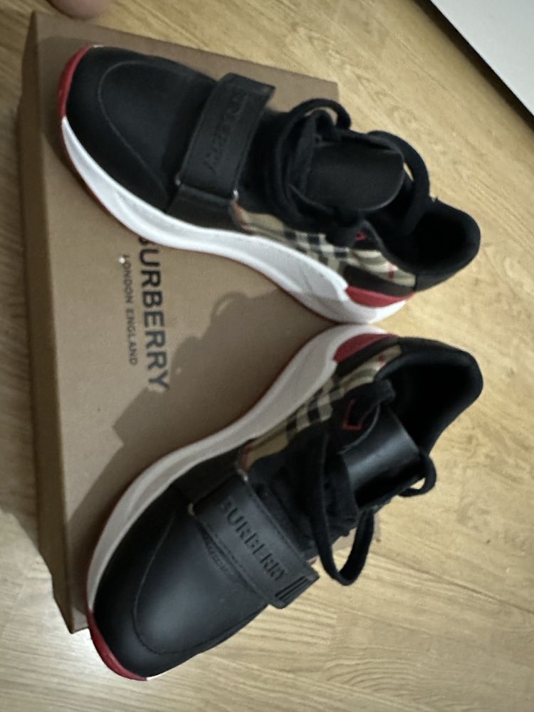 Tenis burberry 36