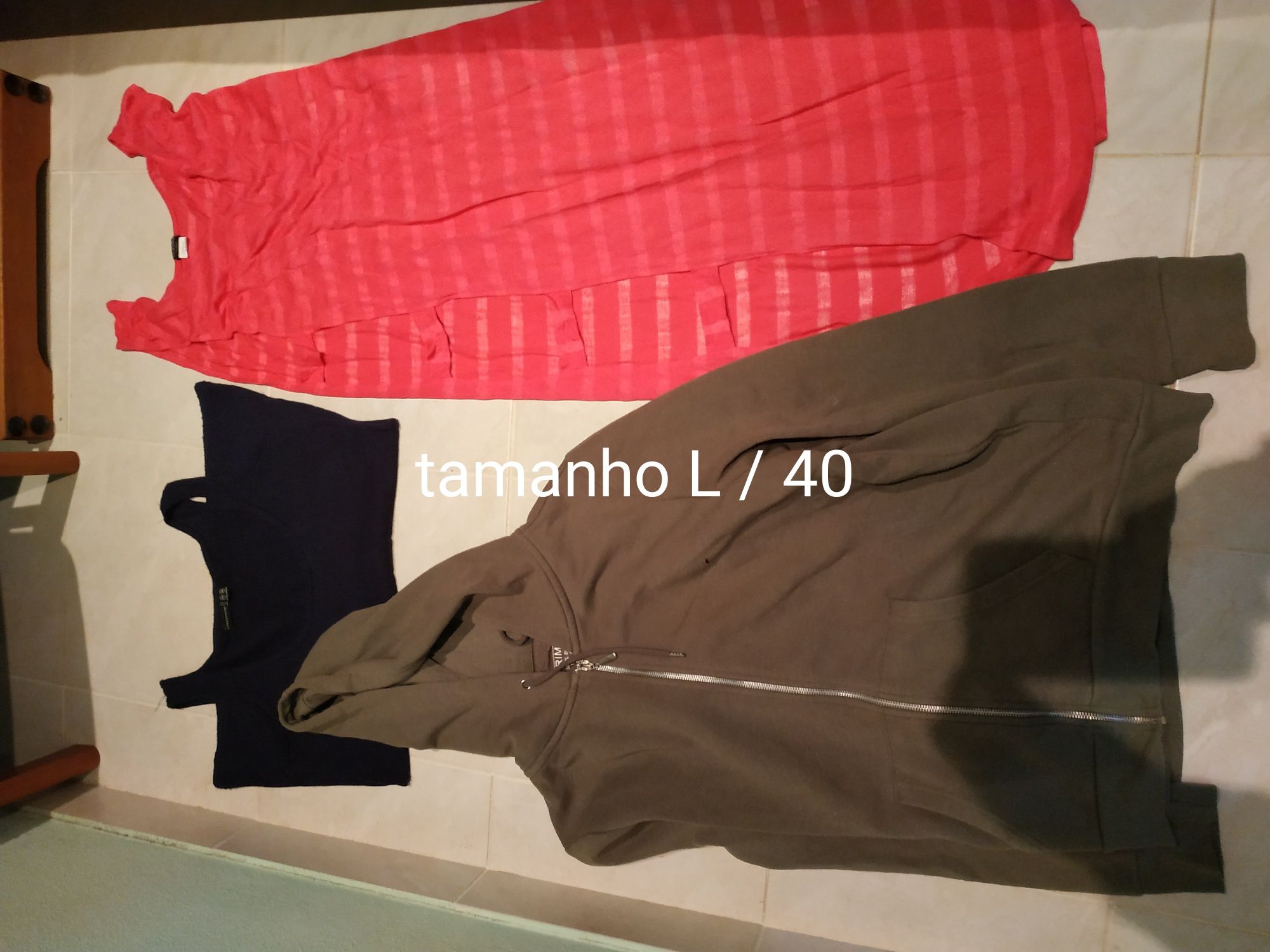 Vende se a roupa toda junta