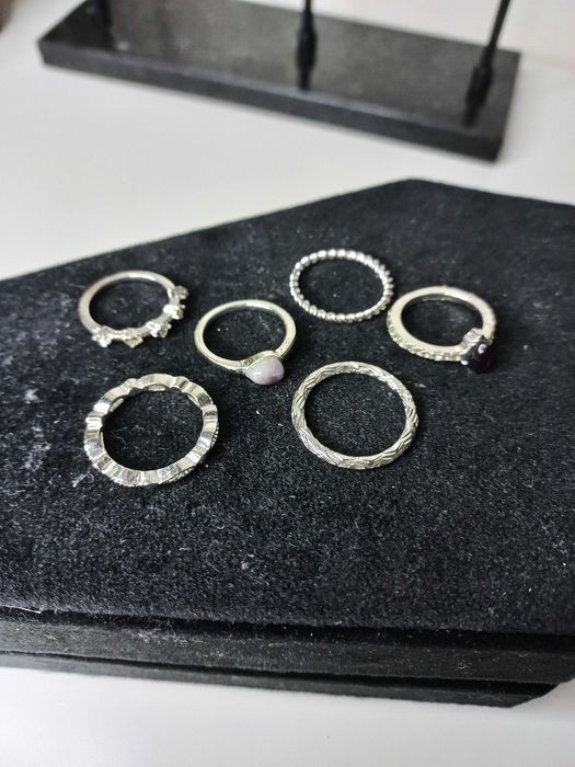 Zestaw pierścionków 6 szt. różnych rozmiarów Lovisa