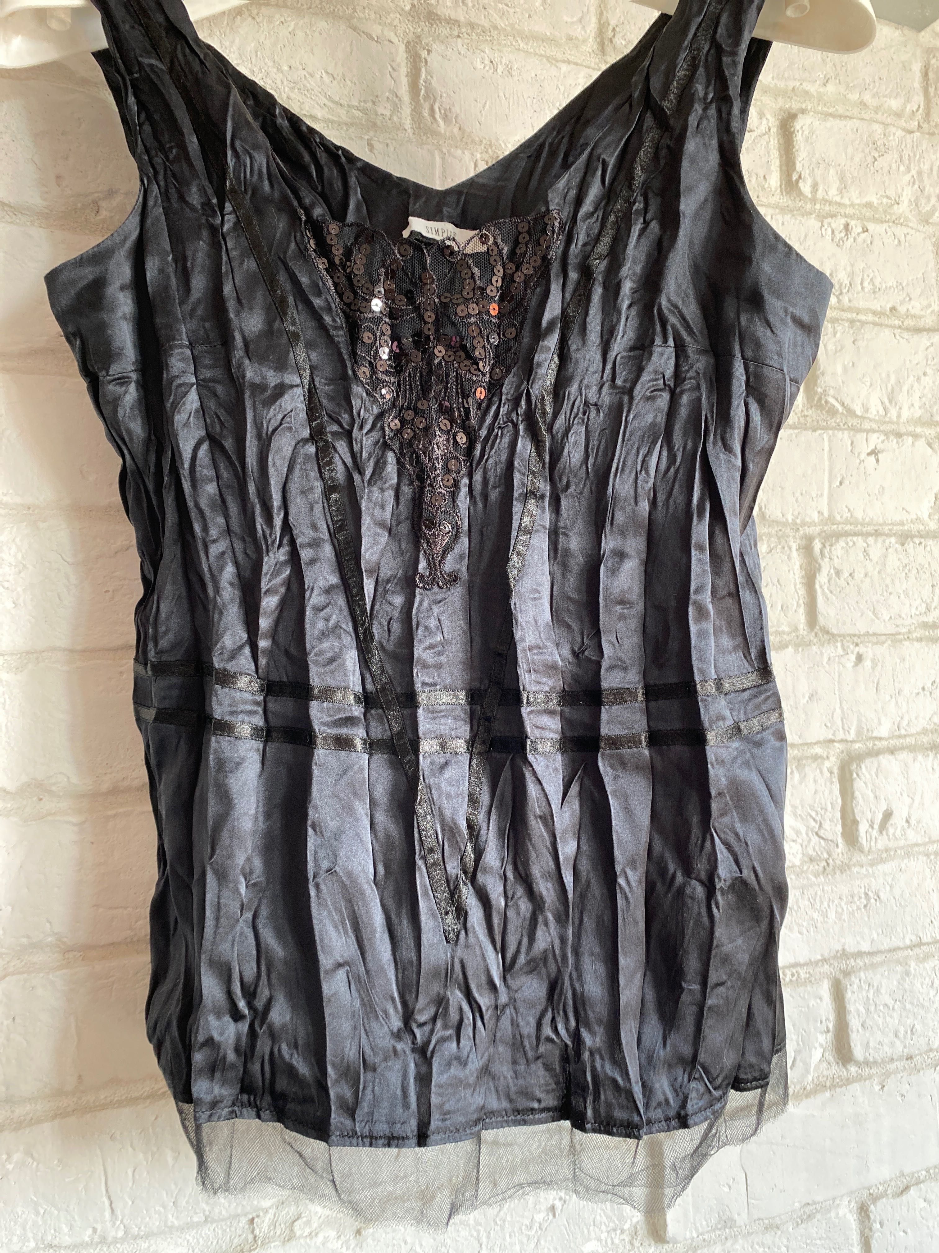 Czarny jedwabny top SIMPLE