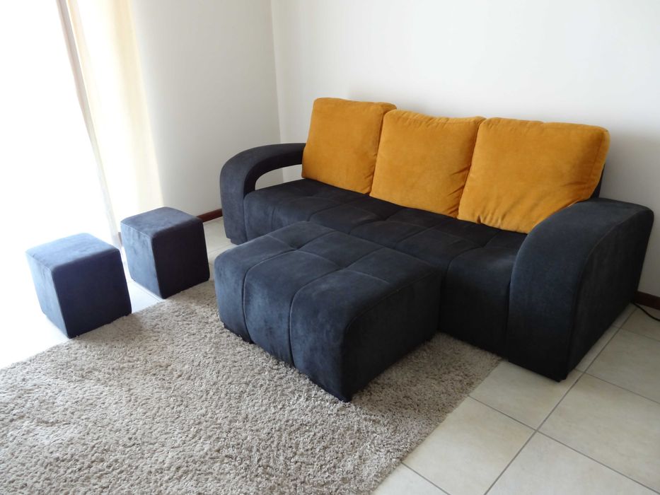 Sofá 3 lugares + Banqueta + 2 Pufs