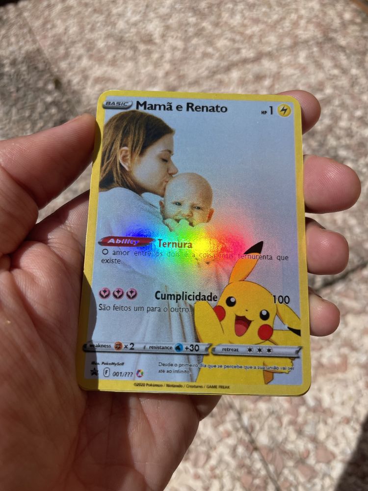 Carta Pokémon holográfica personalizada