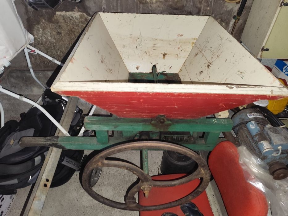 Vendo ralador de uvas elétrico