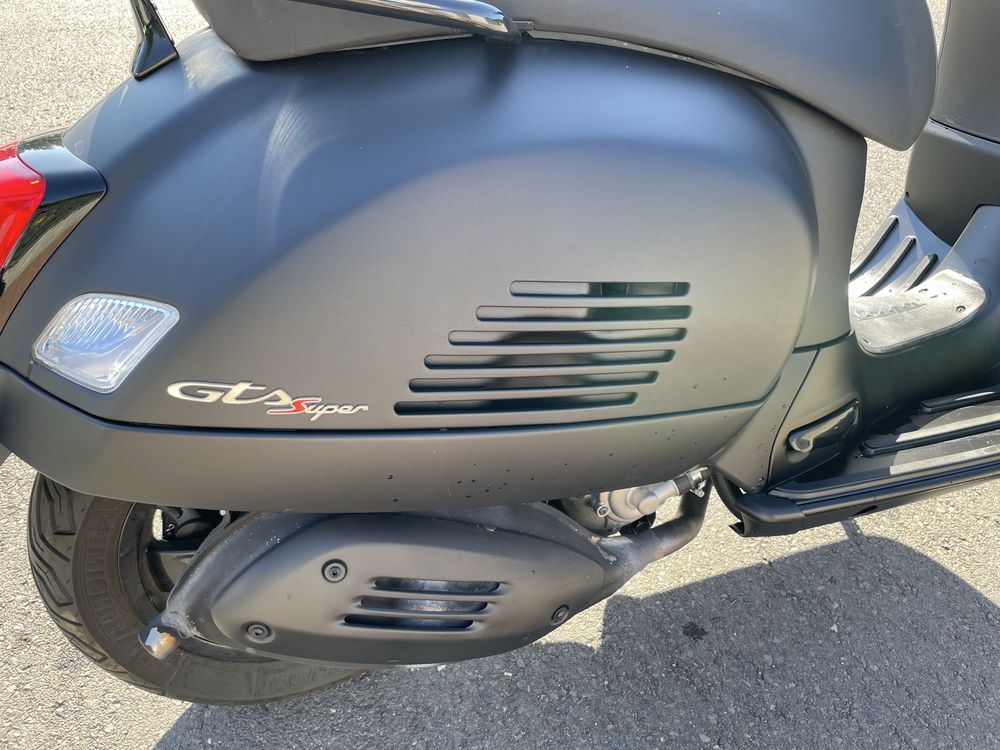 Piaggio Vespa 300 GTS Super Notte