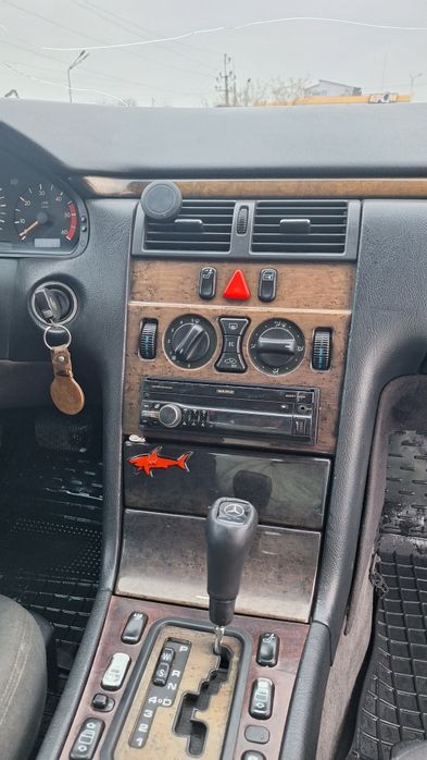 Продам Легендарный Мерседес 210