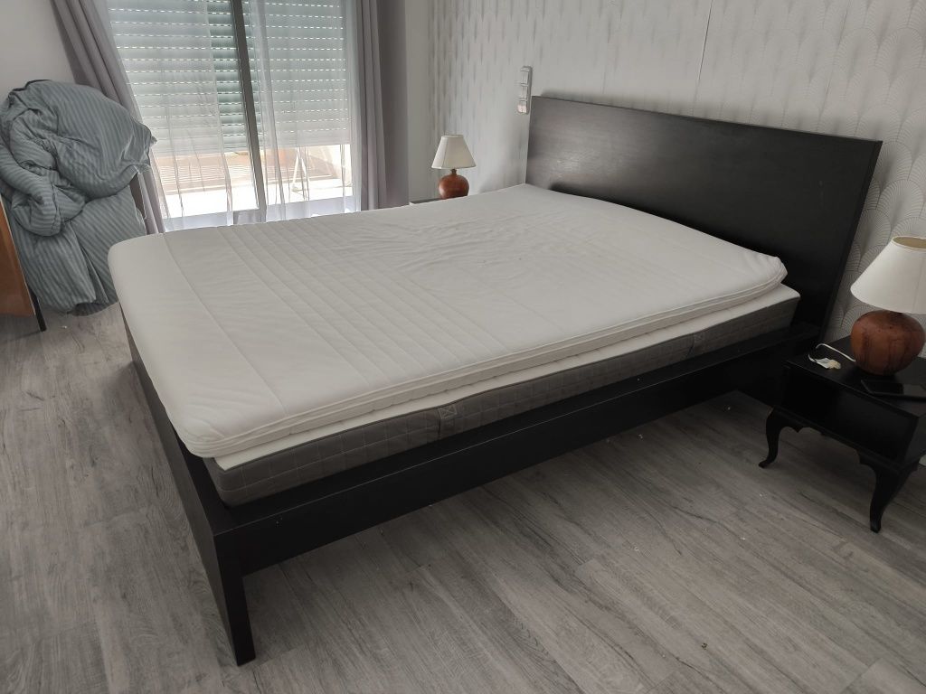 Cama 1.6*2.0 metros. Inclui colchão