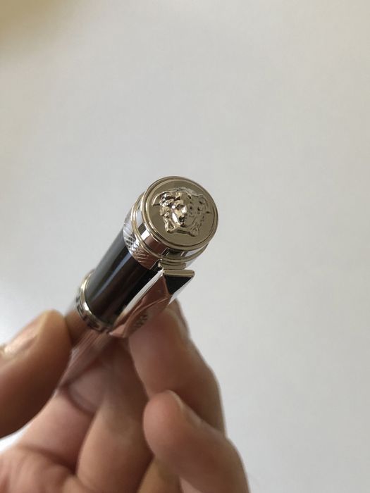 Caneta Versace como nova