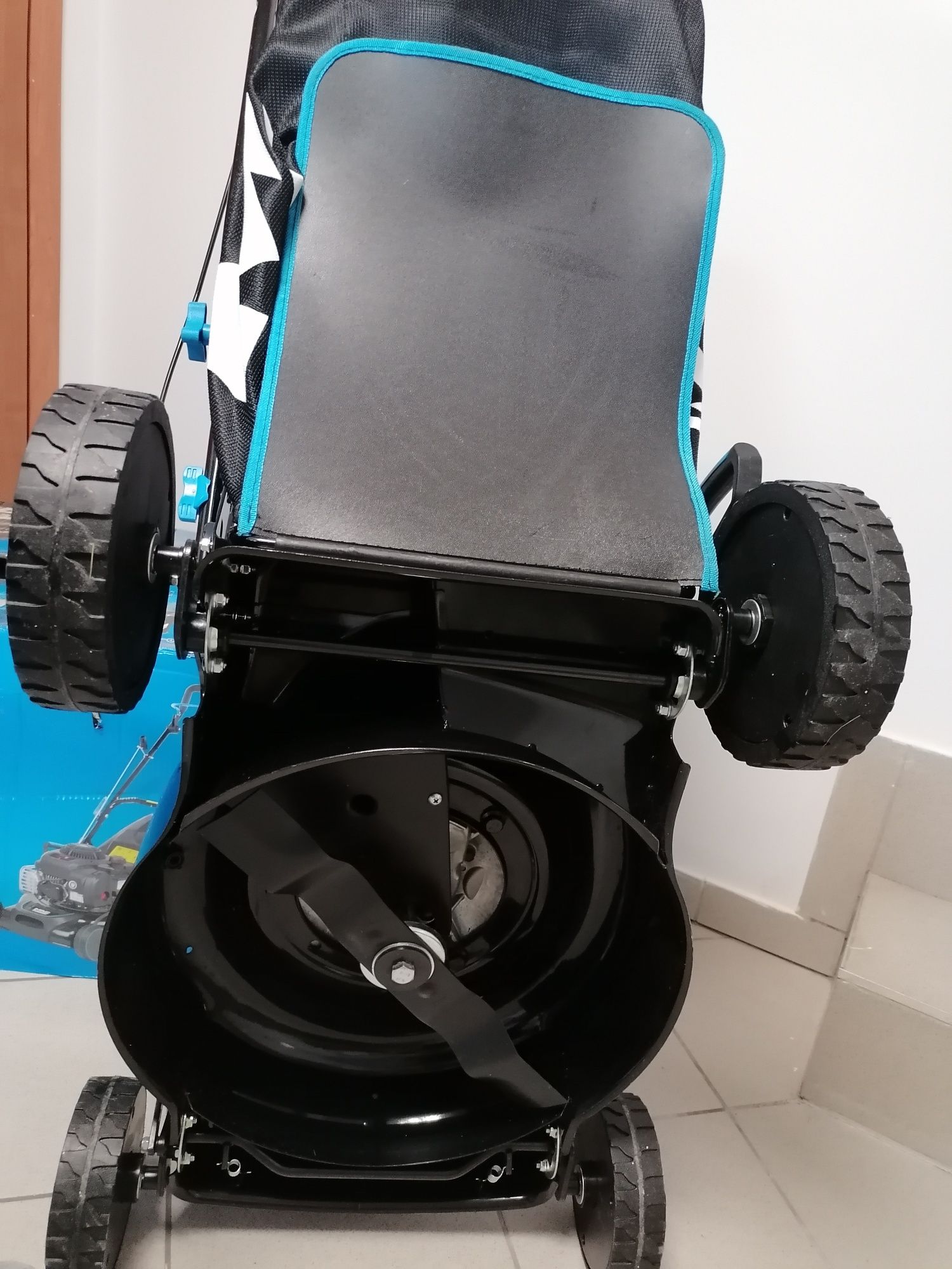 Kosiarka spalinowa z koszem Macallister 125 cm