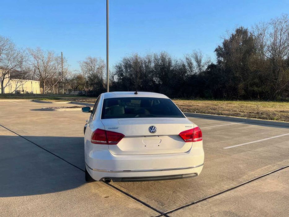 Volkswagen Passat      2014