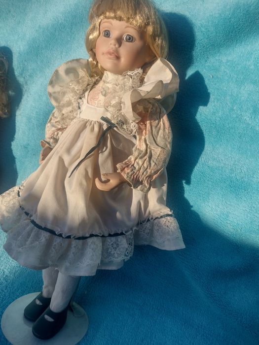 Laleczka porcelanowa figurka kolekcjonerska solo lub w zestawie.