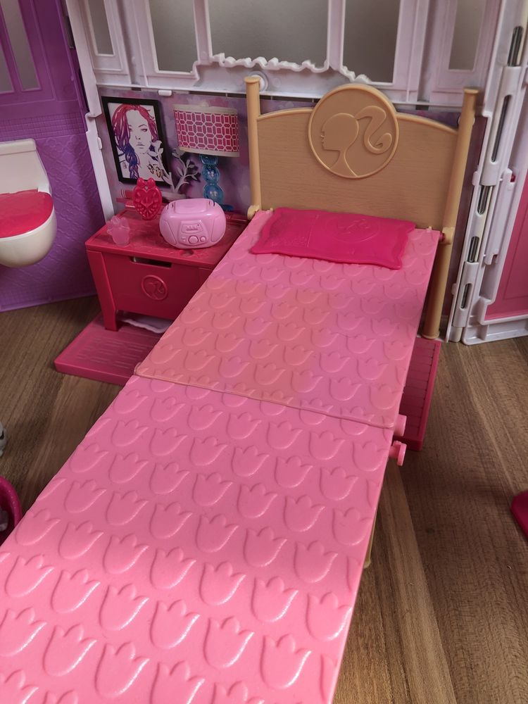 Domek Barbie Mattel + lalka + akcesoria (dużo!) + pieski