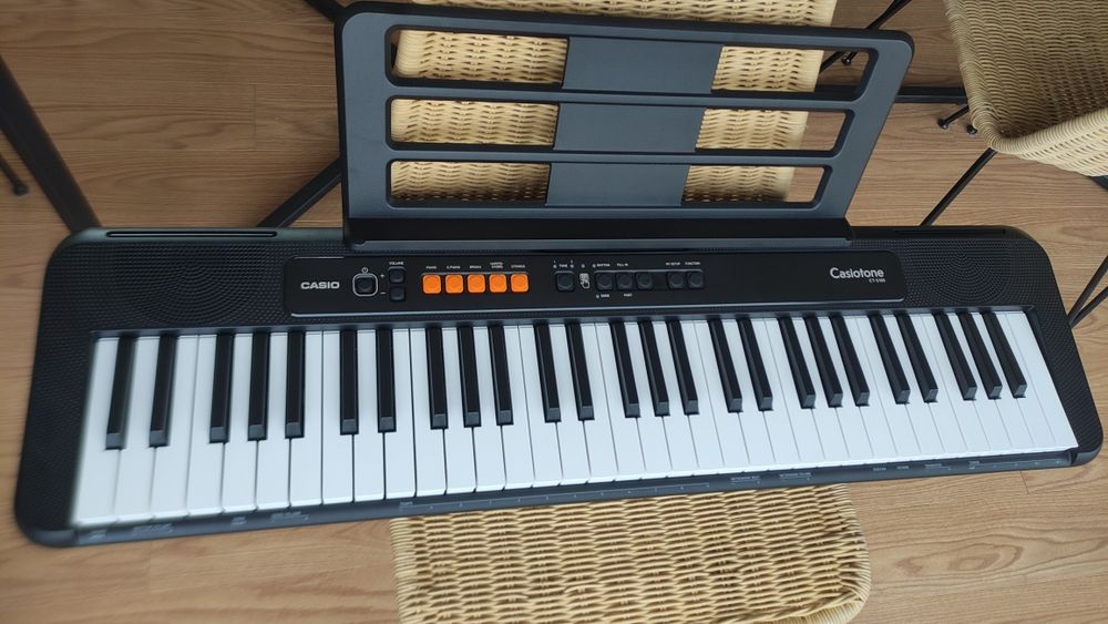 Teclado Piano eletrónico Casio (semi novo)
61 Teclas sem sensibilidade