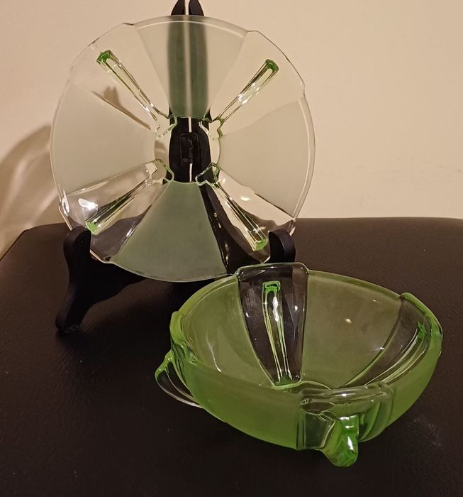 Art Deco miseczki i talerzyki, czeskie szkło z lat 30 XX wieku