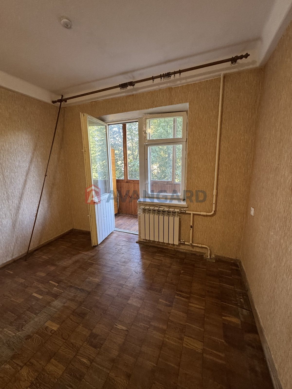Продам 1кім кв на Виноградарі!