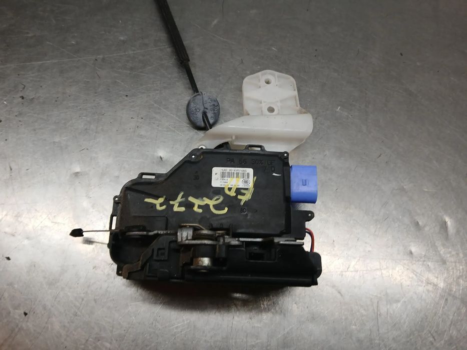 Fechadura / fecho porta frente direito VOLKSWAGEN Caddy III Kombi (2KB