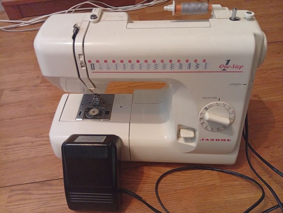 Продам отличную швейную машину janome