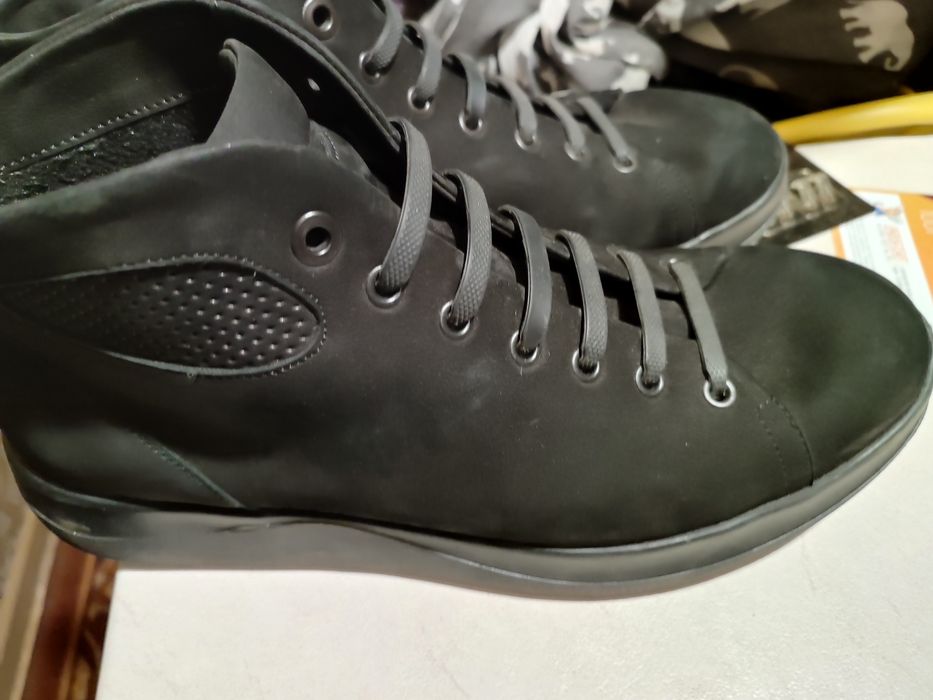 Продаются мужские/подростковые ботинки