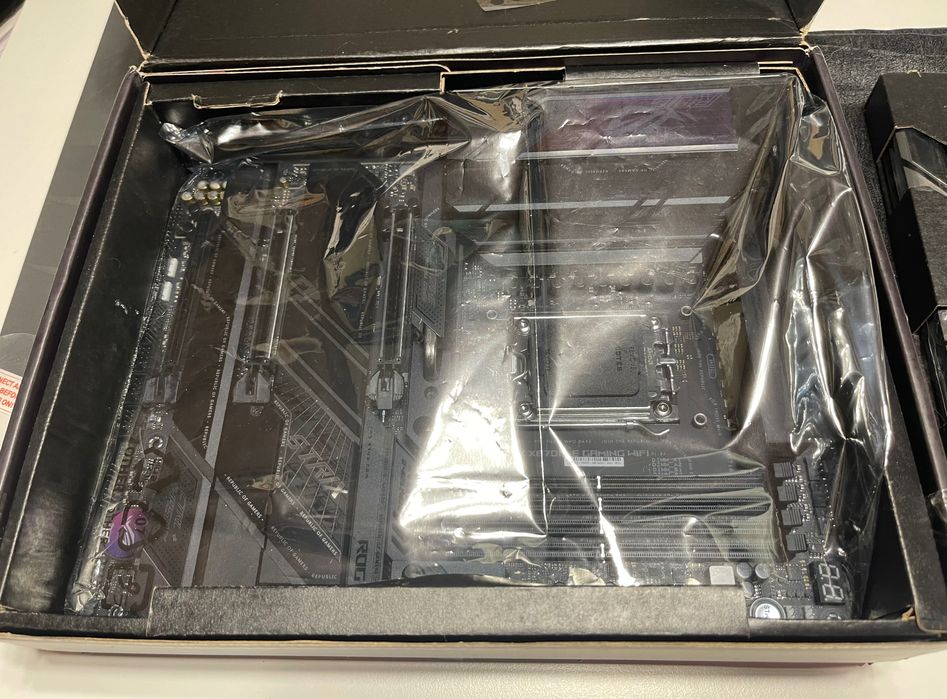 ASUS ROG Strix X670E-E Gaming WiFi
