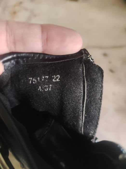 Botas pretas nr 37/4 usadas como novas