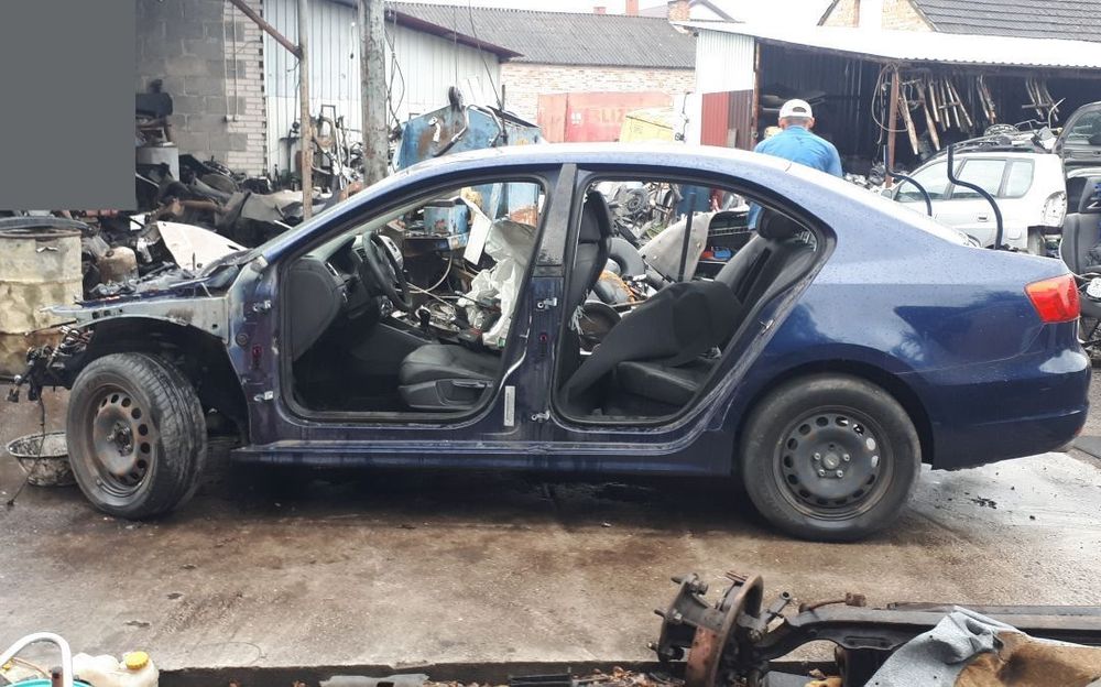 VW Jetta VI A6 5C7 2011-18 Słupek felgi tłumiki