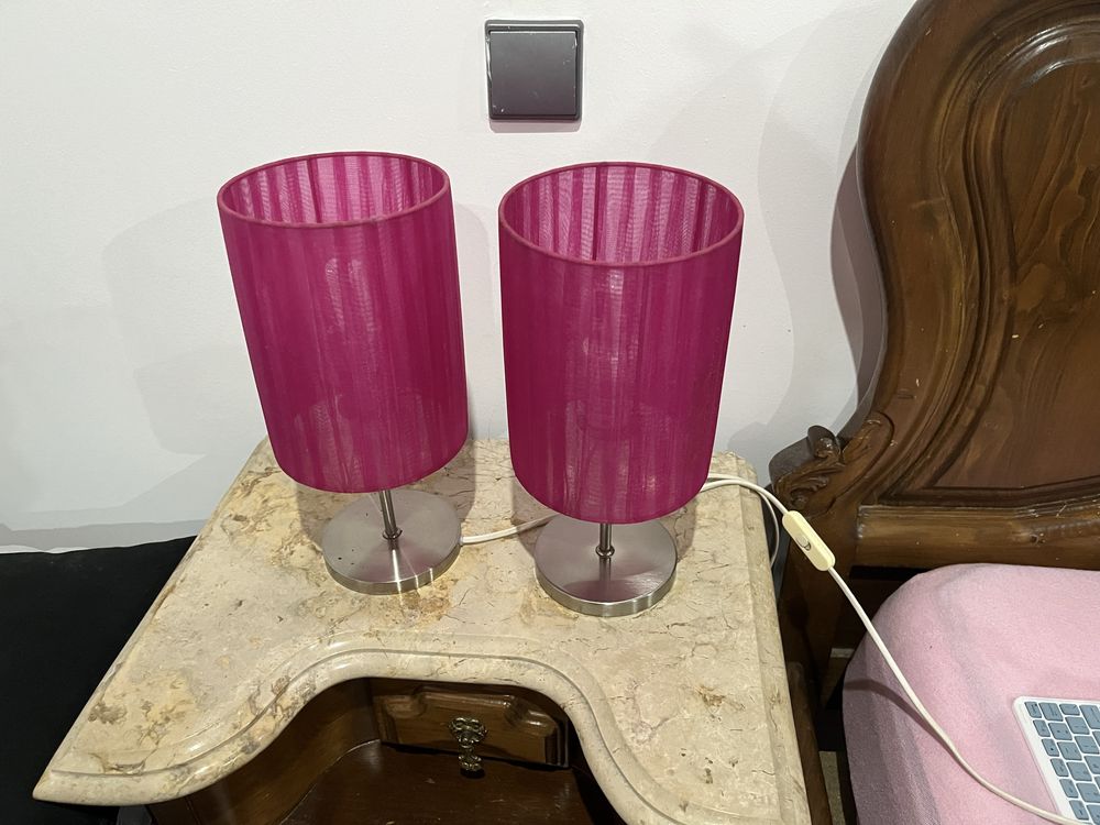 Candeeiro cor de rosa e inox