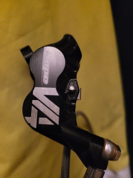 Hamulce hope tech4v4 stalowym oplocie