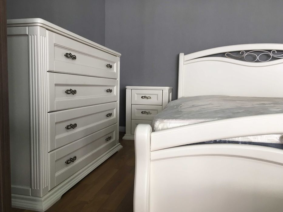 Білий комод з дерева та МДФ в Одесі, дерев'яний комод на 4 ящики