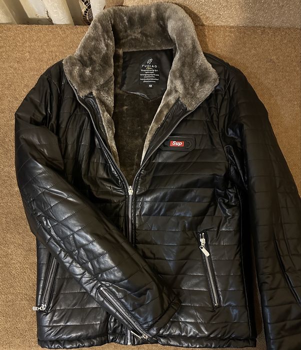 Продам шкіряну куртку на зиму, розмір М) стан 10/10