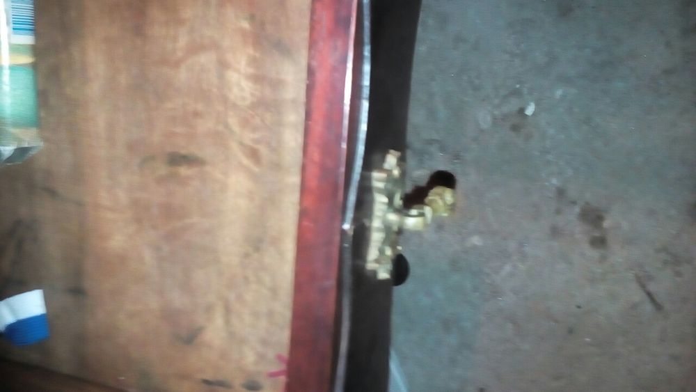 Cama e mesas de cabeceiras