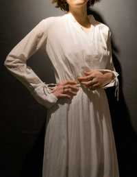 Біле легке плаття з бавовни