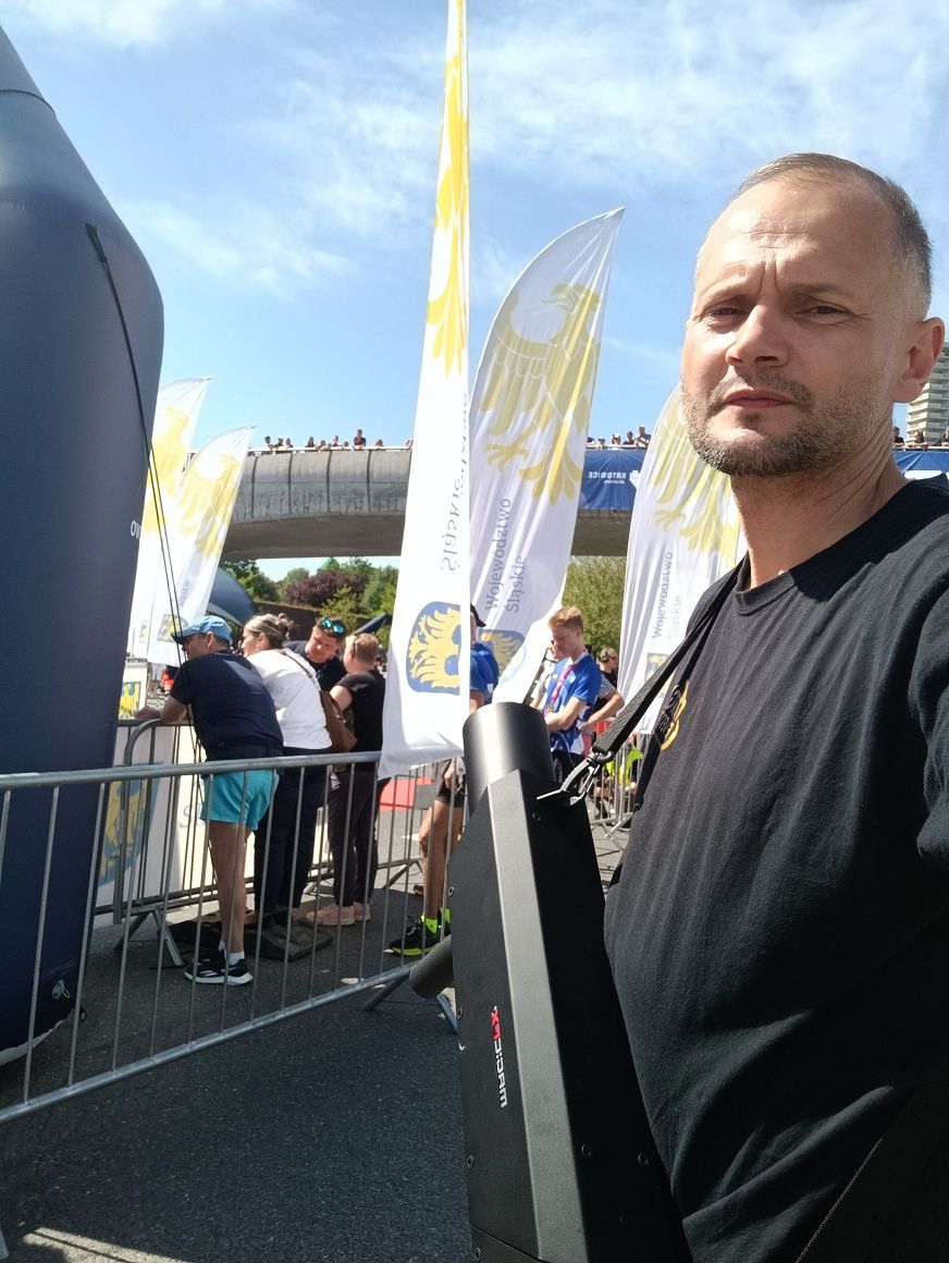 Ciężki dym pierwszy taniec  gun w fontanny iskier bańki konfetti ogień