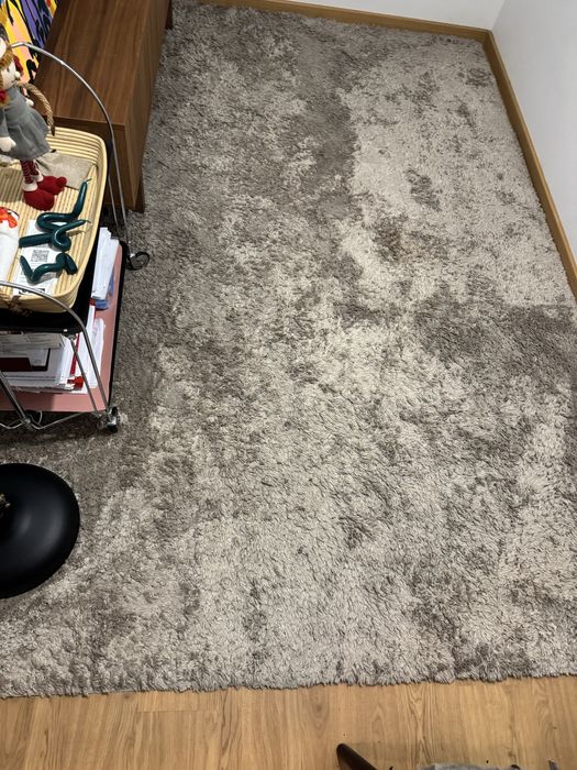 Vendo tapete felpudo cinzento da Areastore, medidas 200 × 290 cm